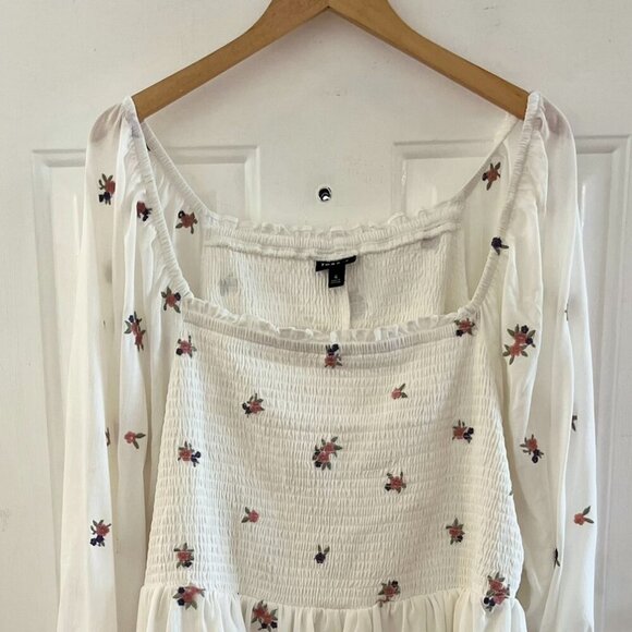 Torrid Woman's Plus-Size Floral Embroidered Smocked Peasant Blouse Sz 26 - Picture 4 of 10